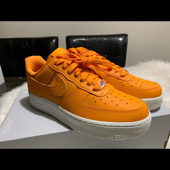 WMNS AIR FORCE 1’07ESS - Picture 2 of 4